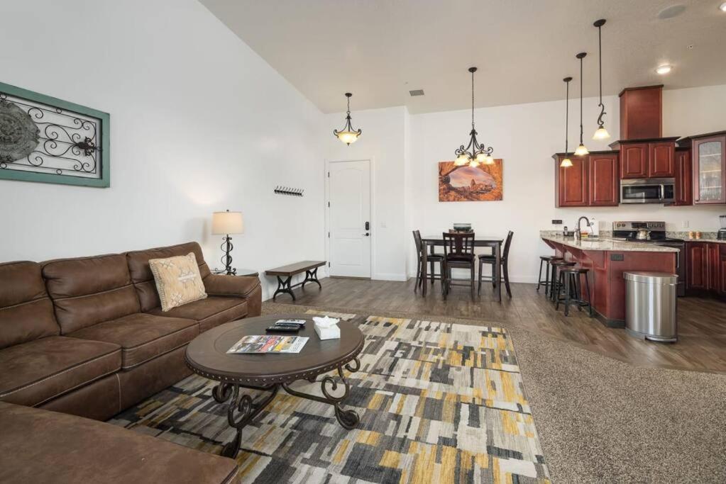 Luxury Downtown Rental - La Dolce Vita Villa #3 Moab Kültér fotó